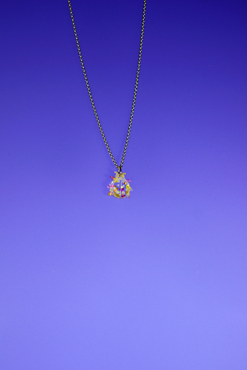 Lucky Necklace Marienkäfer Detailansicht – Lucky Mes München