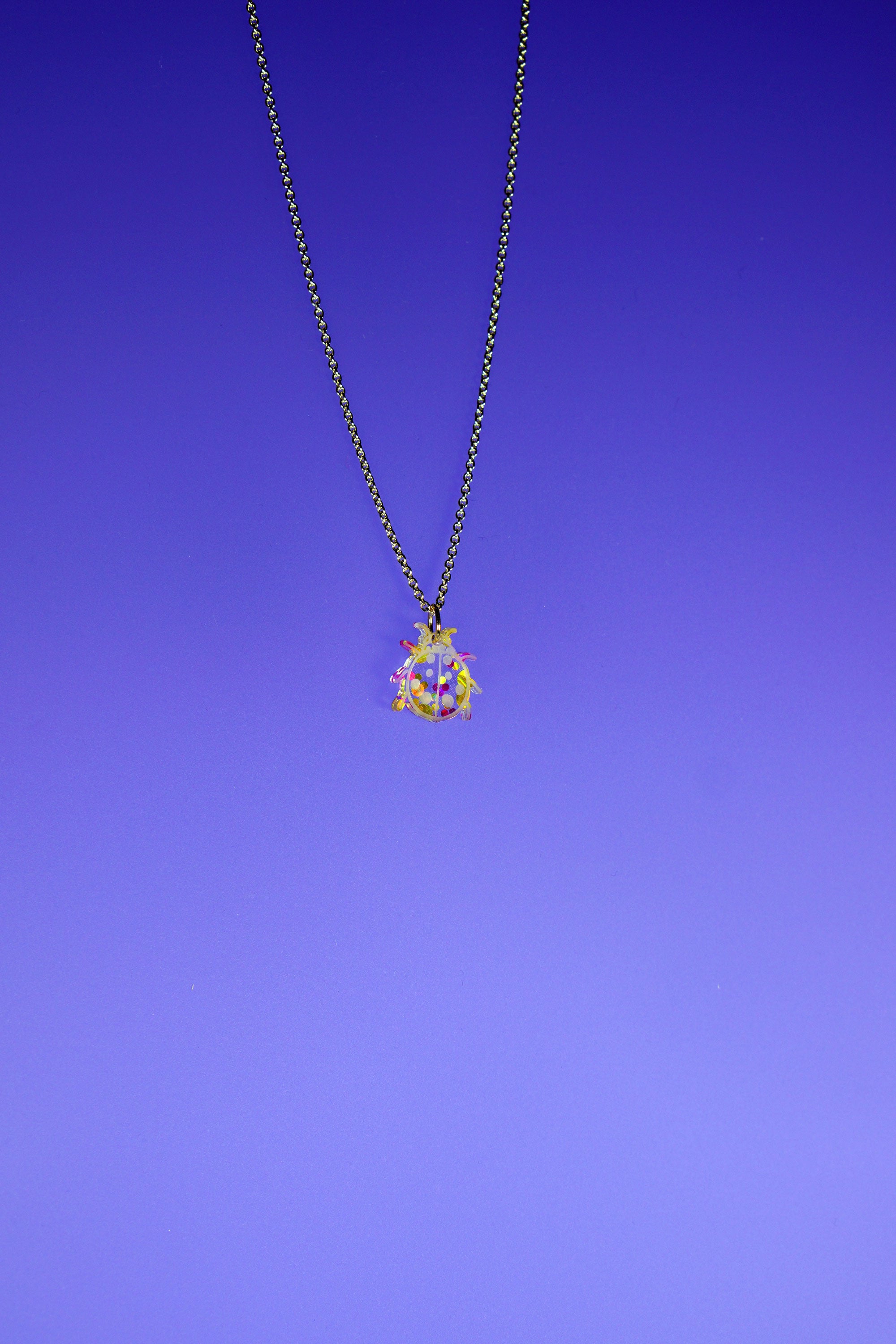 Lucky Necklace Marienkäfer Detailansicht – Lucky Mes München